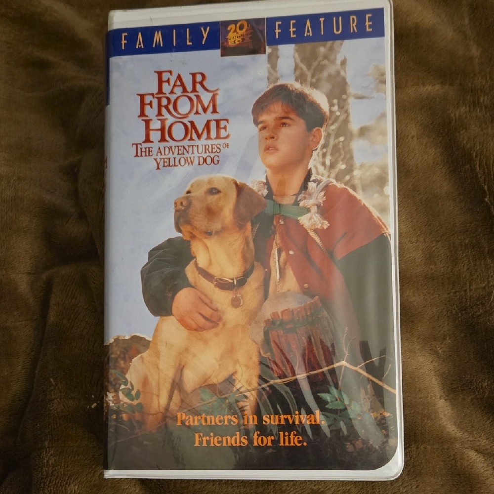 Far From Home: The Adventures of Yellow Dog VHS